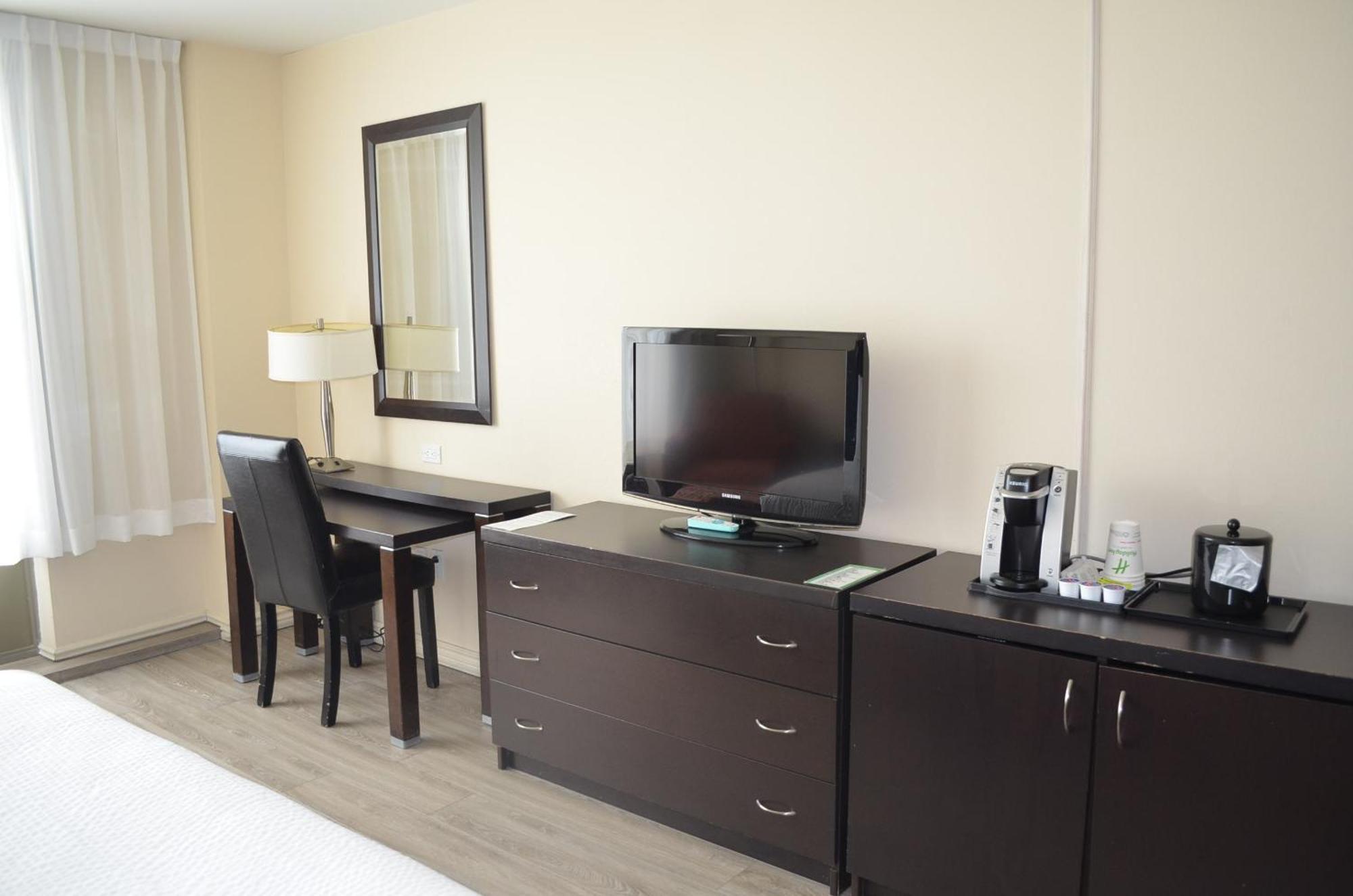 & Montreal Airport By Ihg Hotel Dorval