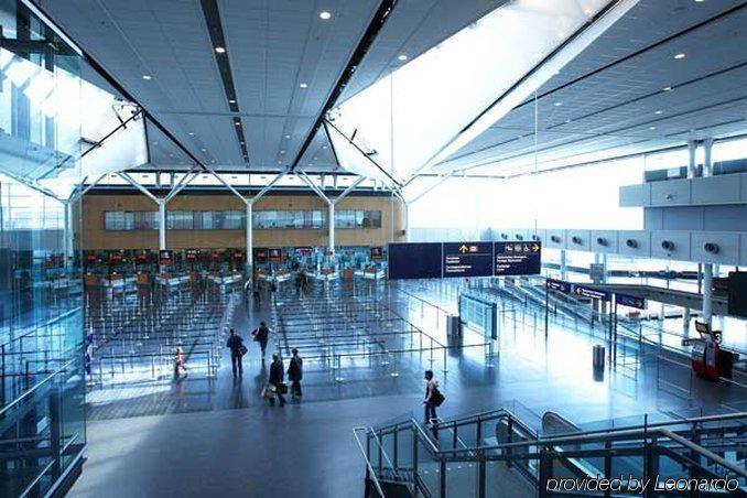& Montreal Airport By Ihg