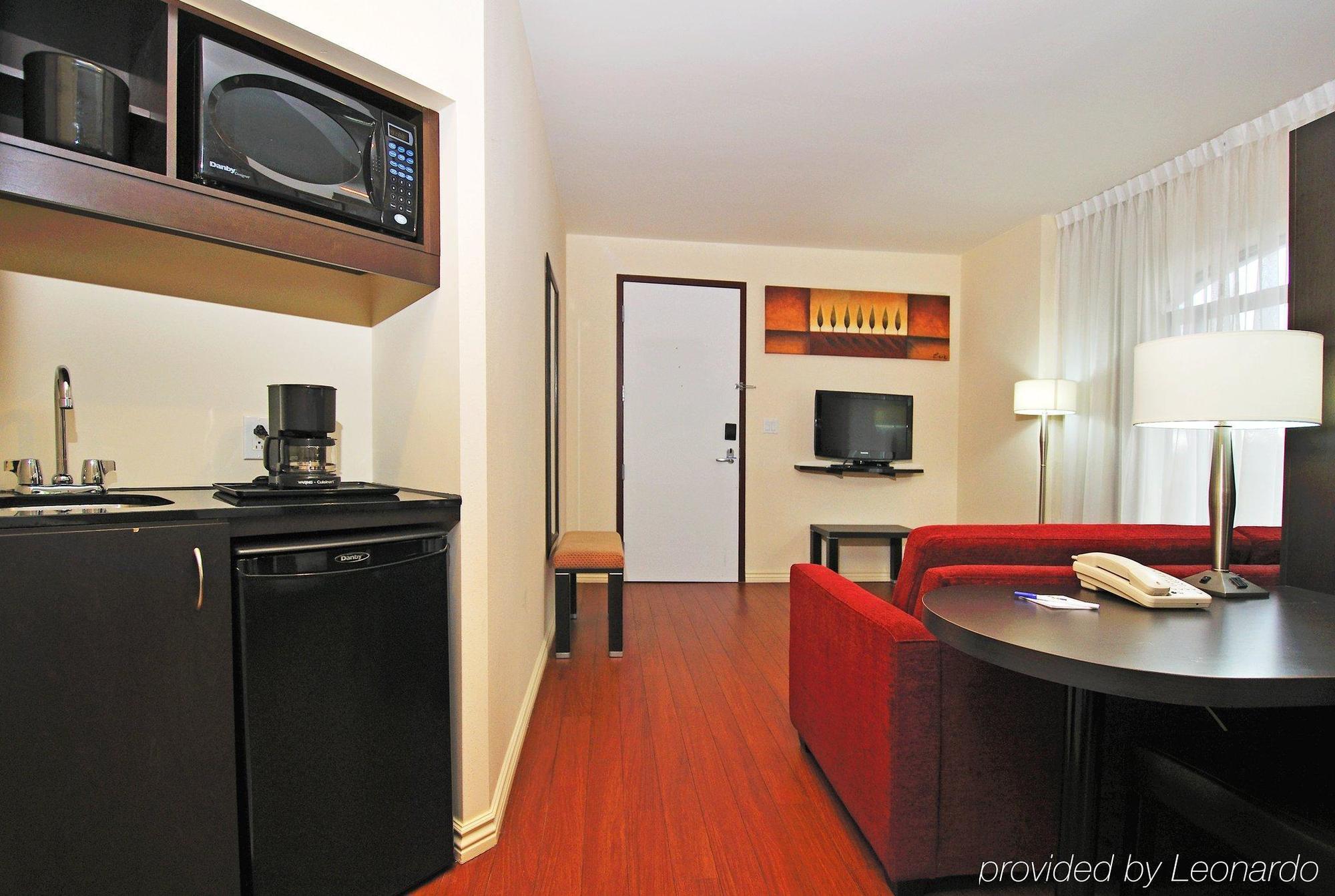 & Montreal Airport By Ihg Hotel Dorval