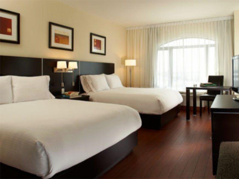 Hotel & Montreal Airport By Ihg