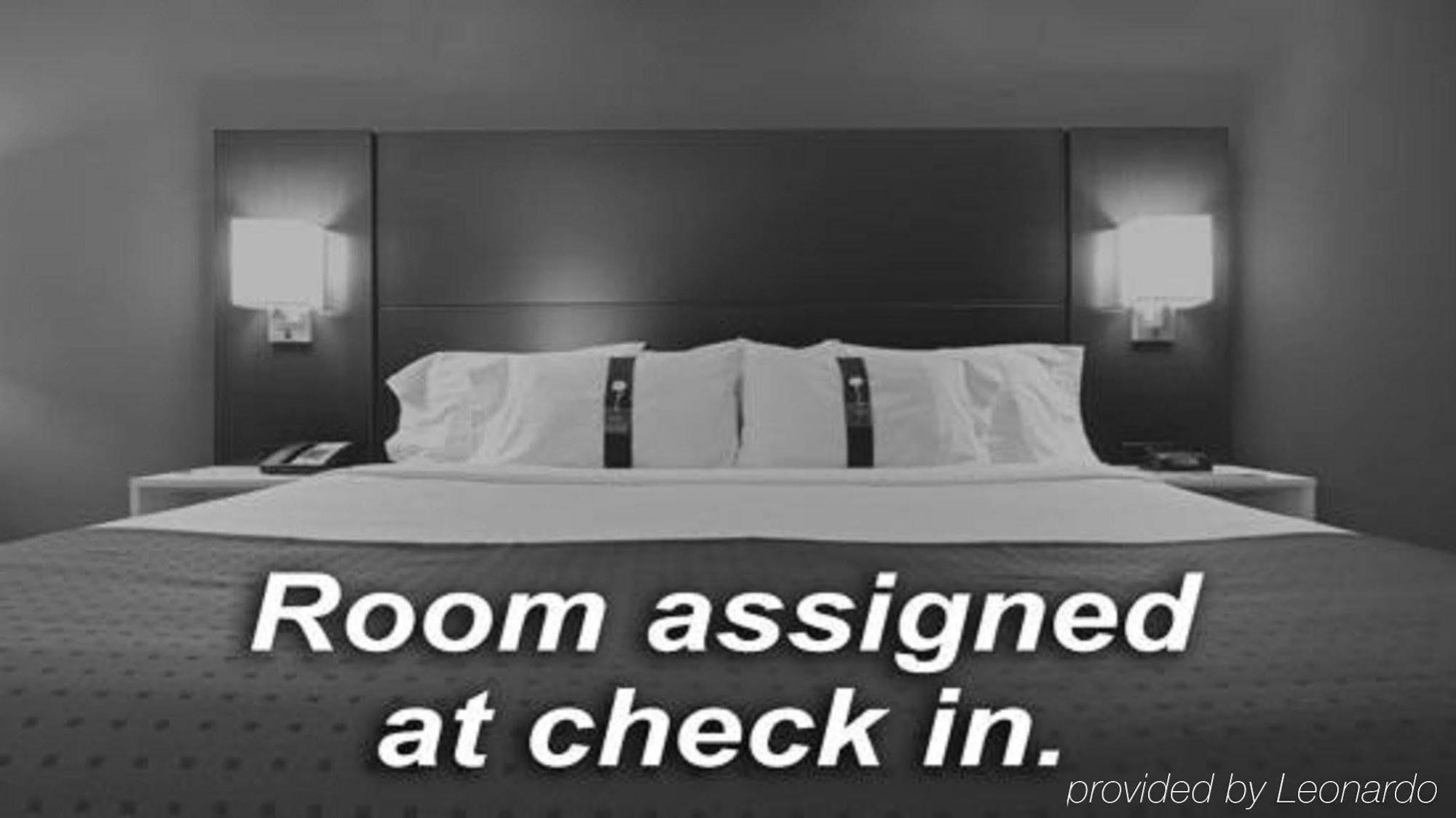 Hotel & Montreal Airport By Ihg