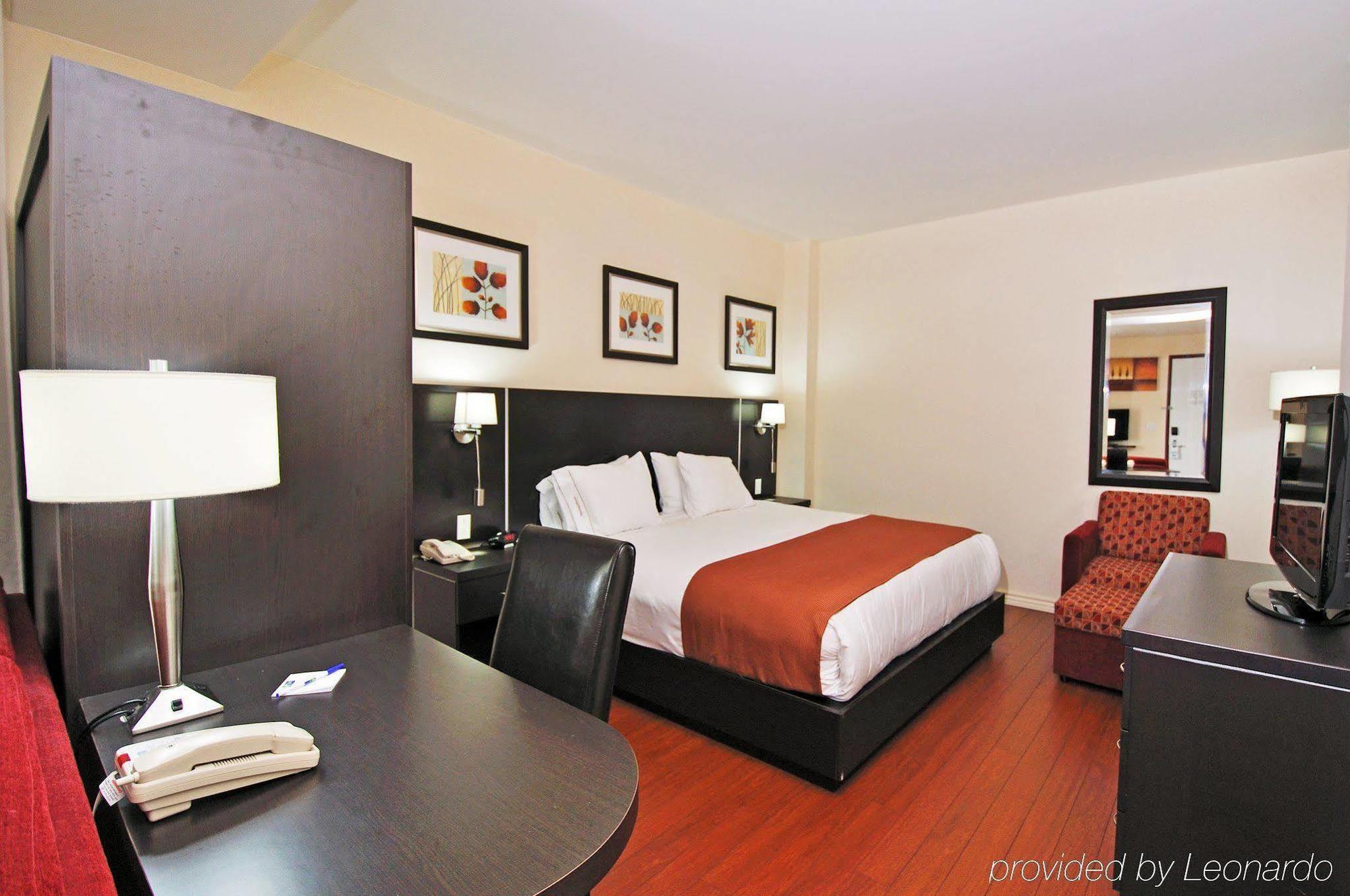 & Montreal Airport By Ihg Hotel 4*