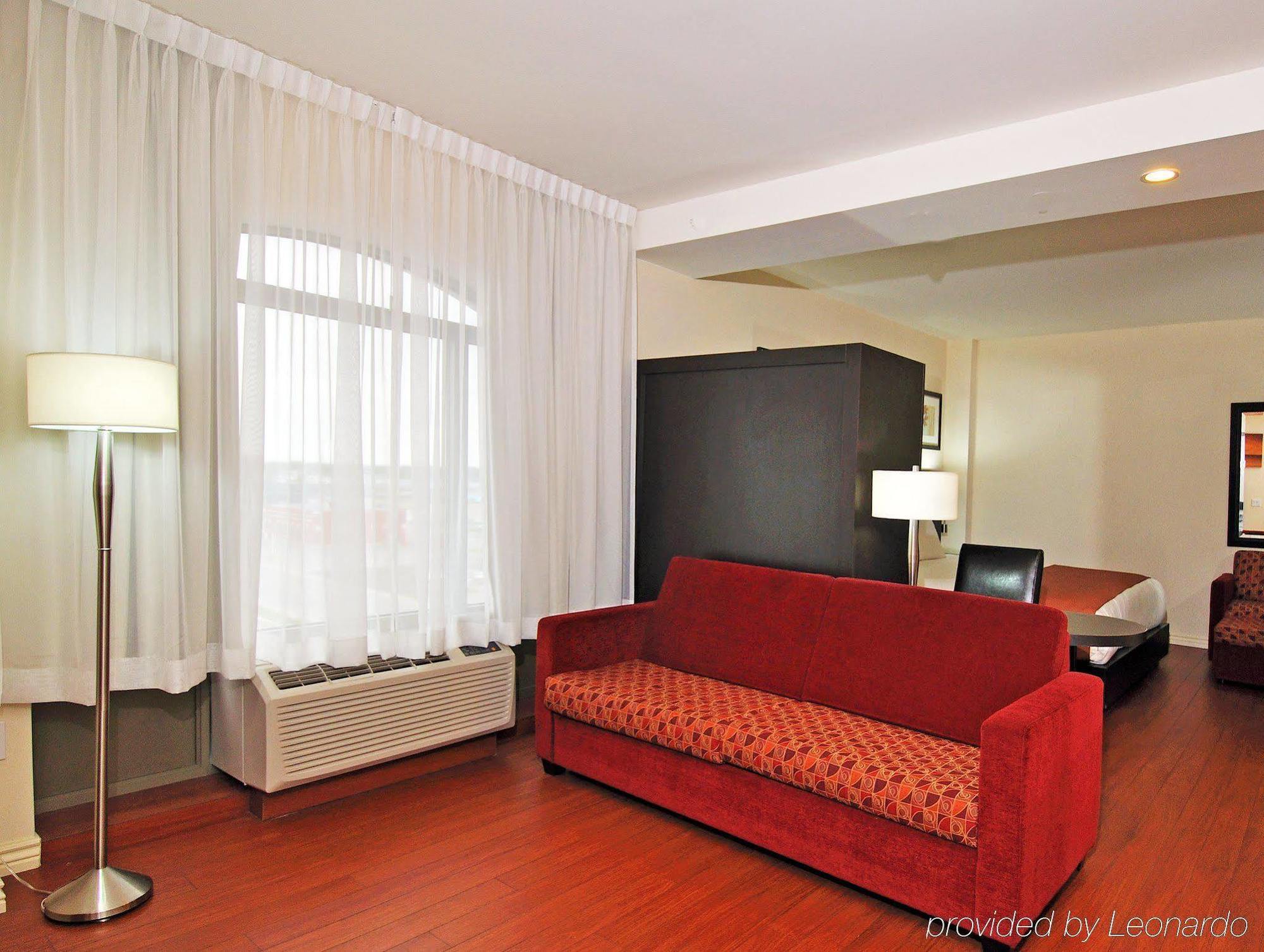 & Montreal Airport By Ihg Hotel