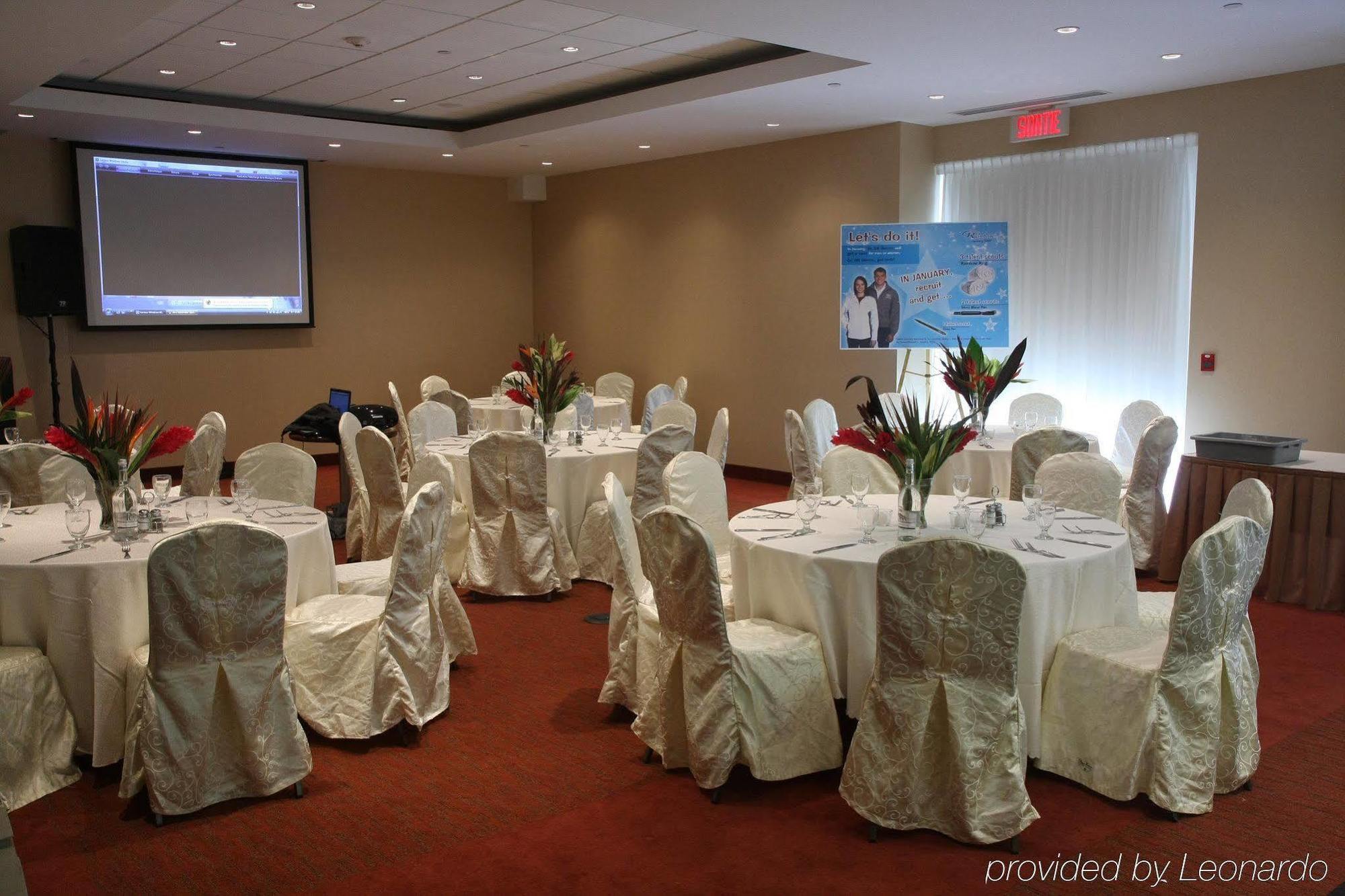& Montreal Airport By Ihg