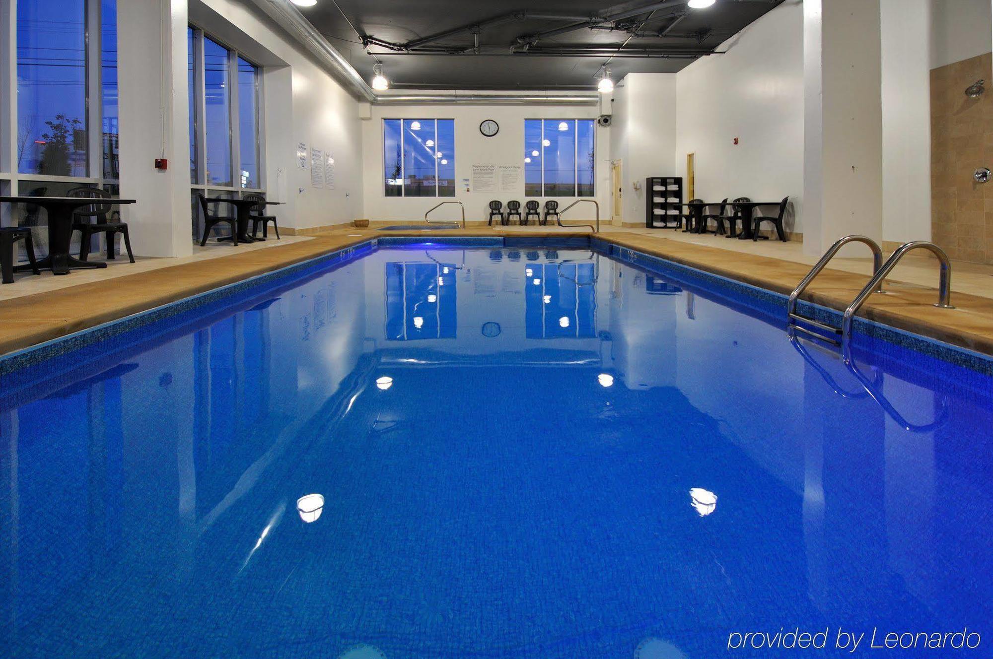 & Montreal Airport By Ihg Hotel 4*