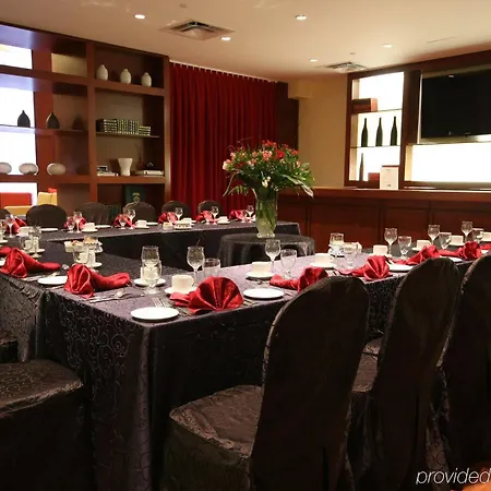 Holiday Inn & Suites Montreal Airport By Ihg 